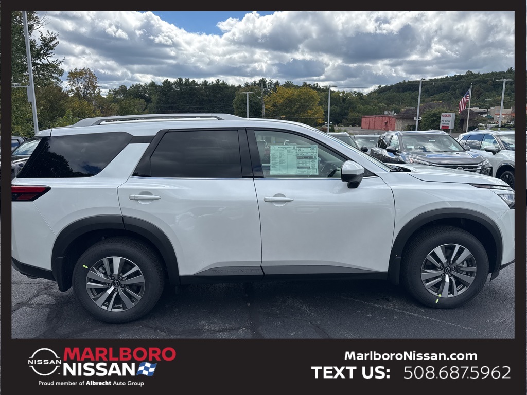 2025 Nissan Pathfinder SL photo 5