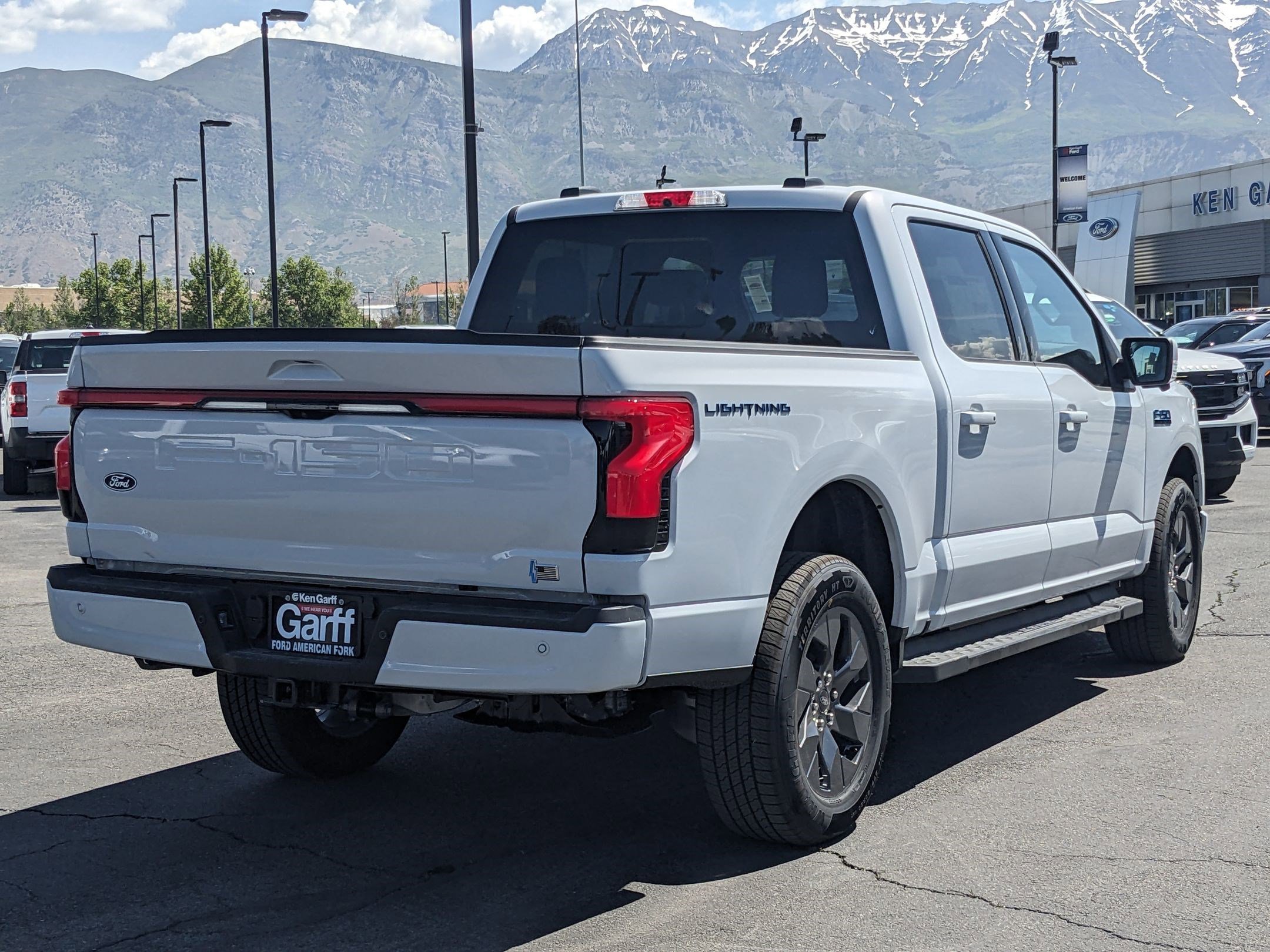 2025 Ford F-150 Lightning Lariat photo 3