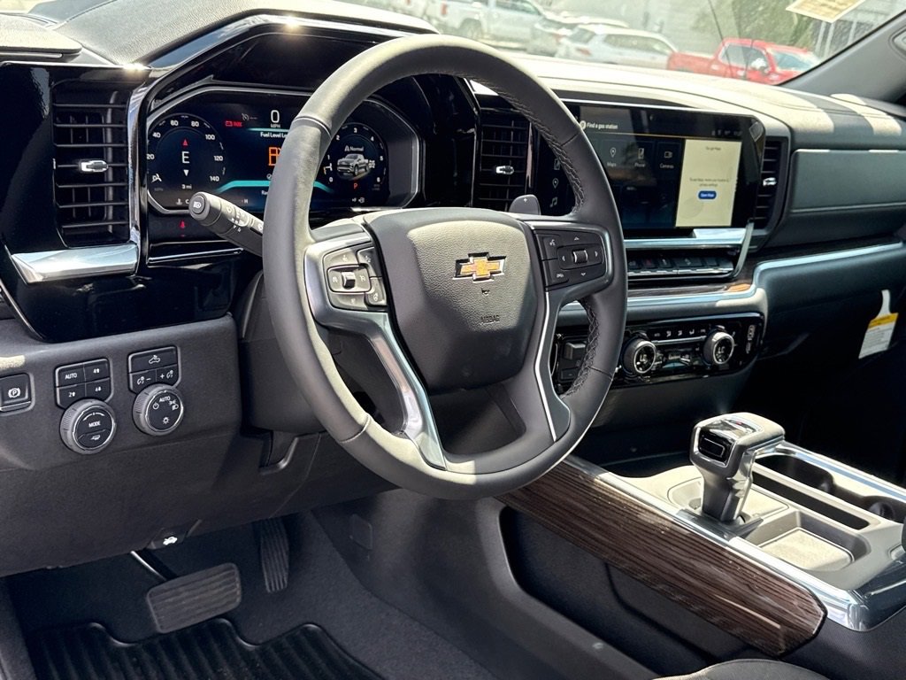 2026 Chevrolet Silverado 1500 LT photo 2