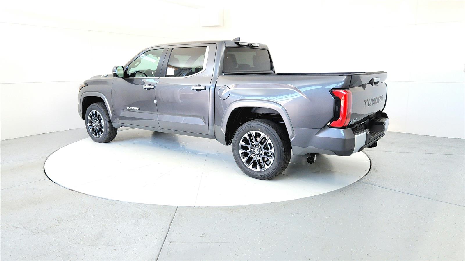 2025 Toyota Tundra Limited CrewMax photo 4