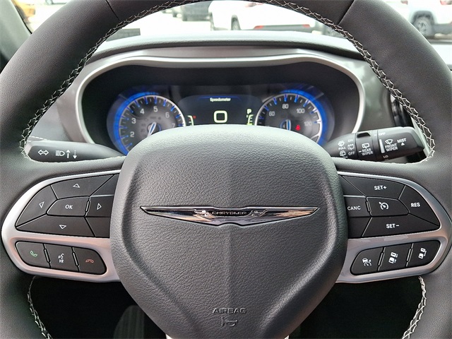 2026 Chrysler Pacifica photo 12