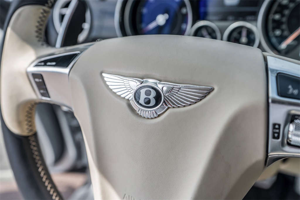 2018 Bentley Flying Spur V8 photo 31