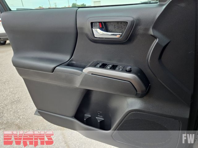 2023 Toyota Tacoma TRD Off-Road photo 14