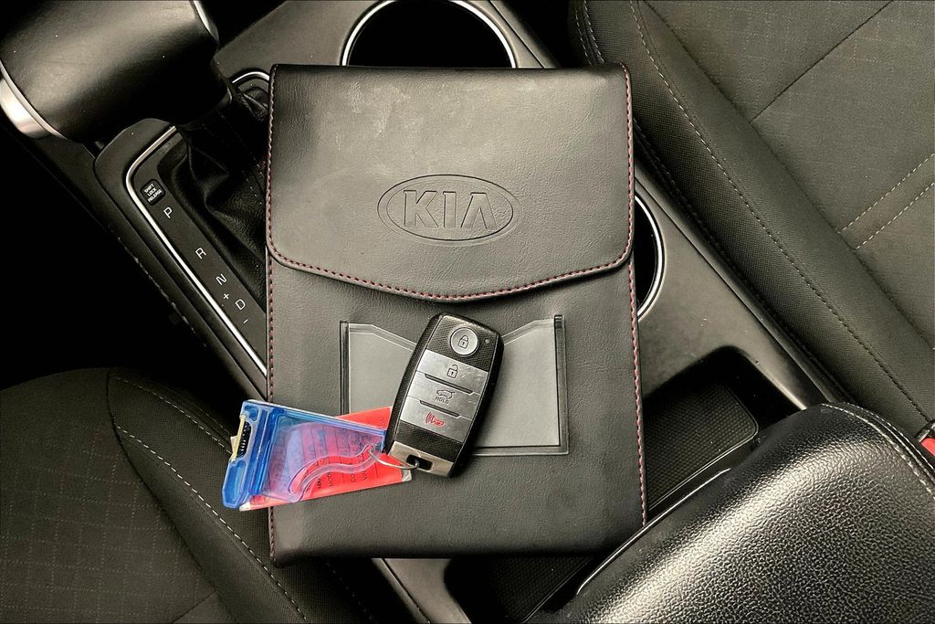 2020 Kia Sorento S photo 11