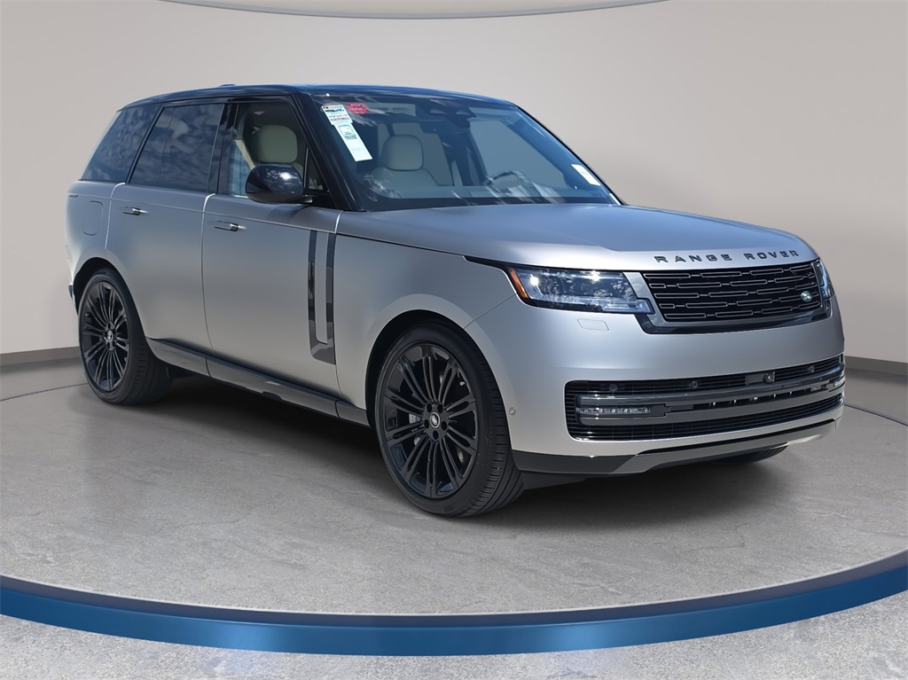 2025 Land Rover Range Rover SE photo 3