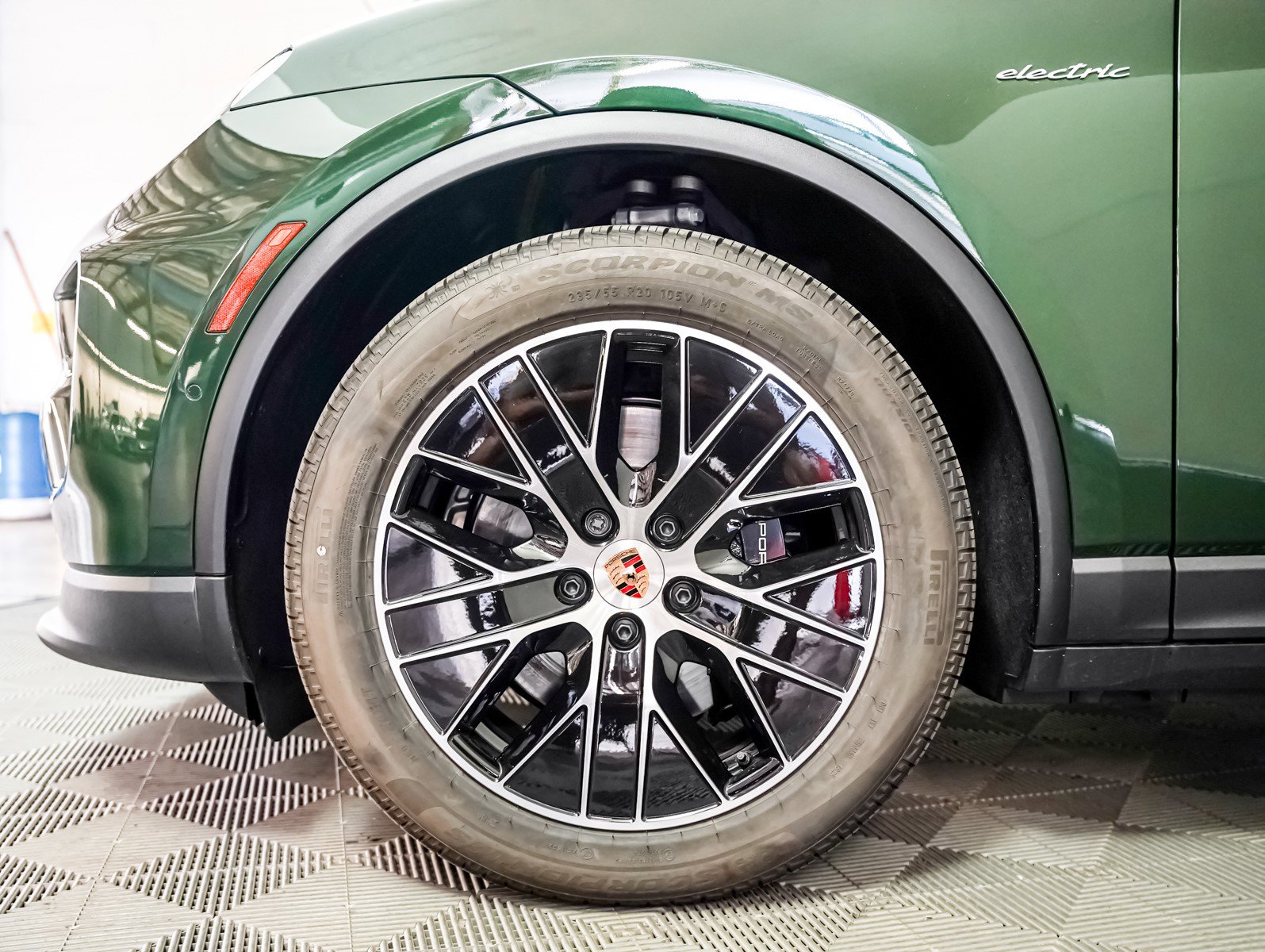 2025 Porsche Macan Electric photo 12