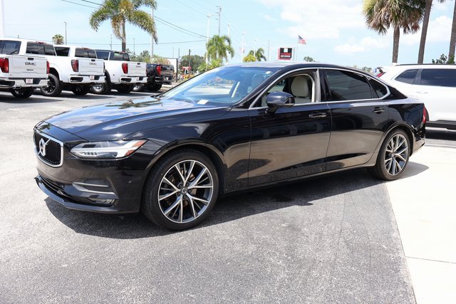 2018 Volvo S90 Momentum photo 4