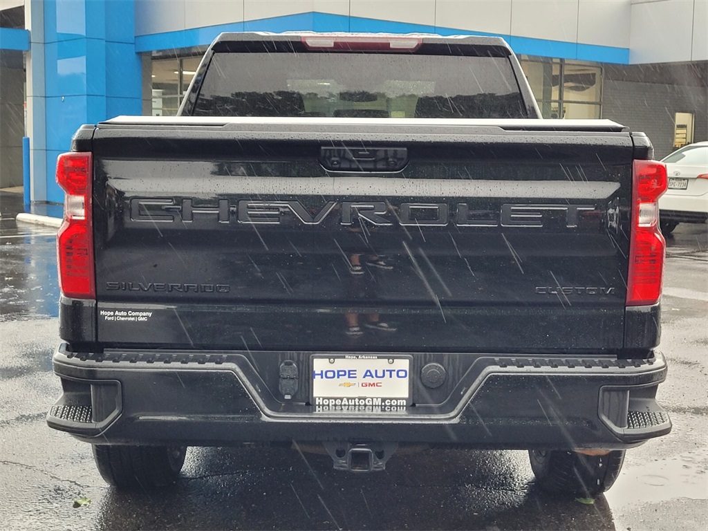 2023 Chevrolet Silverado 1500 Custom photo 4