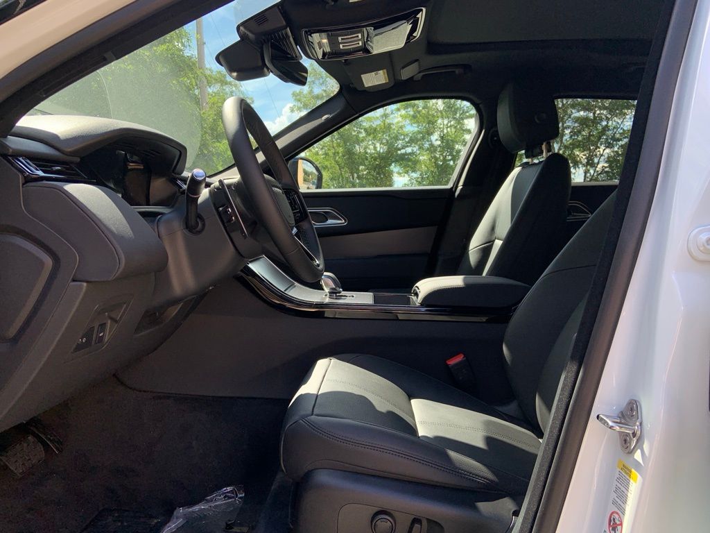 2026 Land Rover Range Rover Velar S photo 11