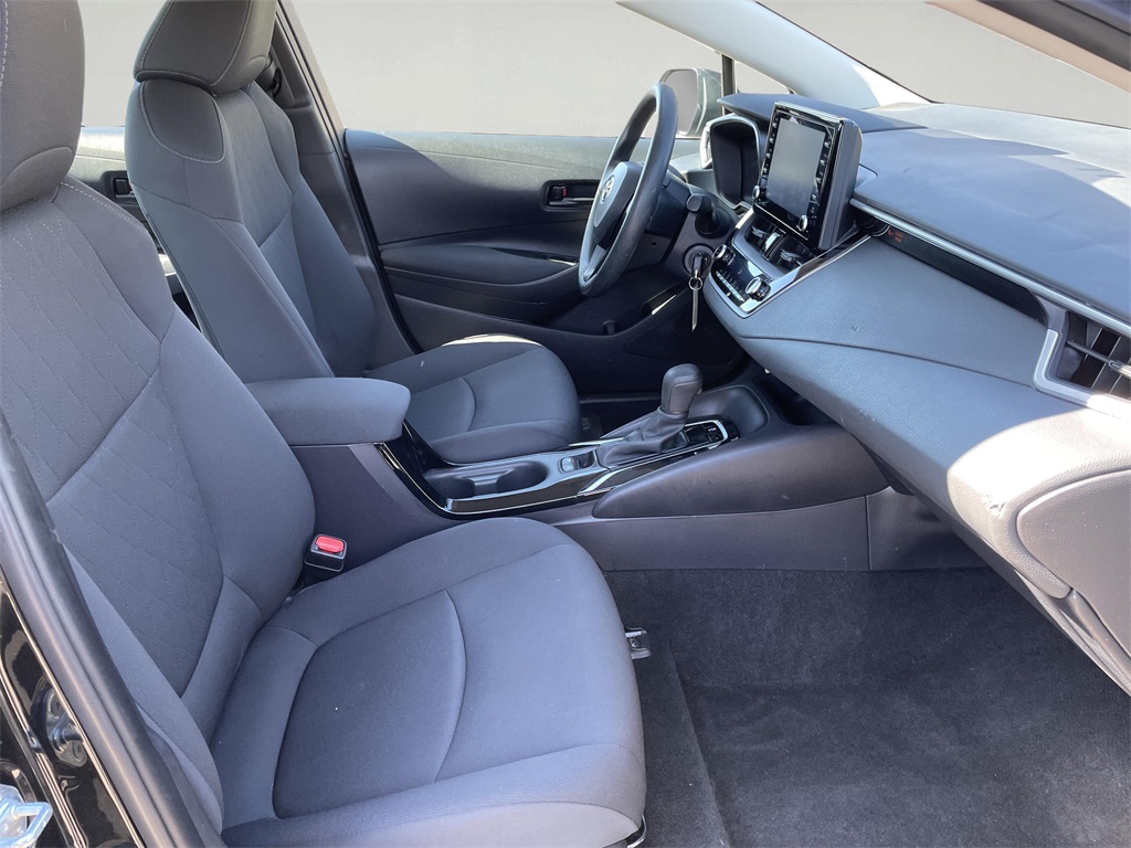 2022 Toyota Corolla LE photo 17