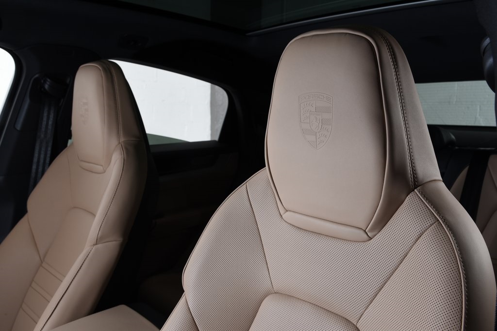 2025 Porsche Cayenne photo 32
