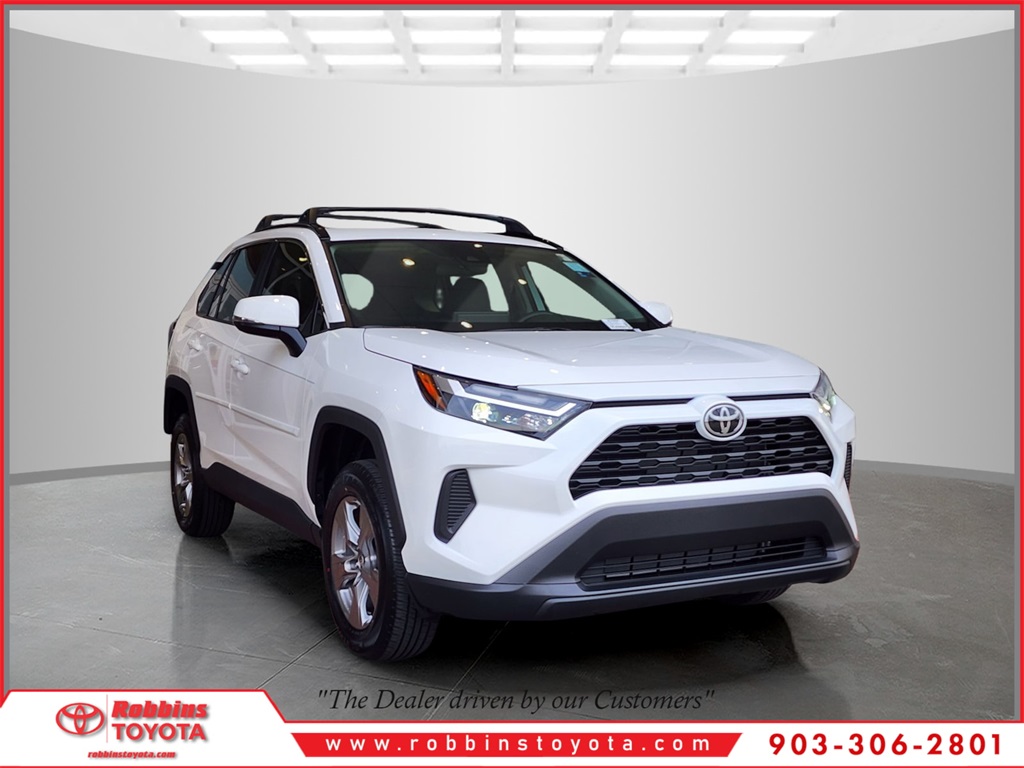 2025 Toyota RAV4 XLE's photo
