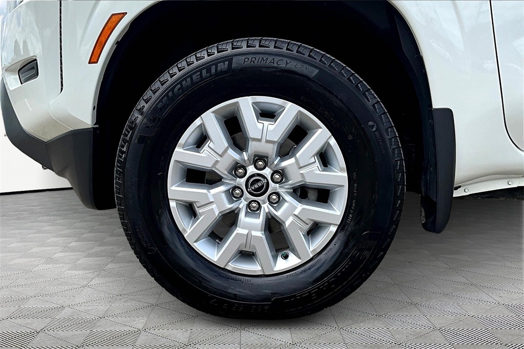 2022 Nissan Frontier SV photo 9