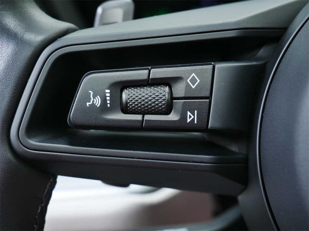 2024 Porsche Cayenne S photo 21