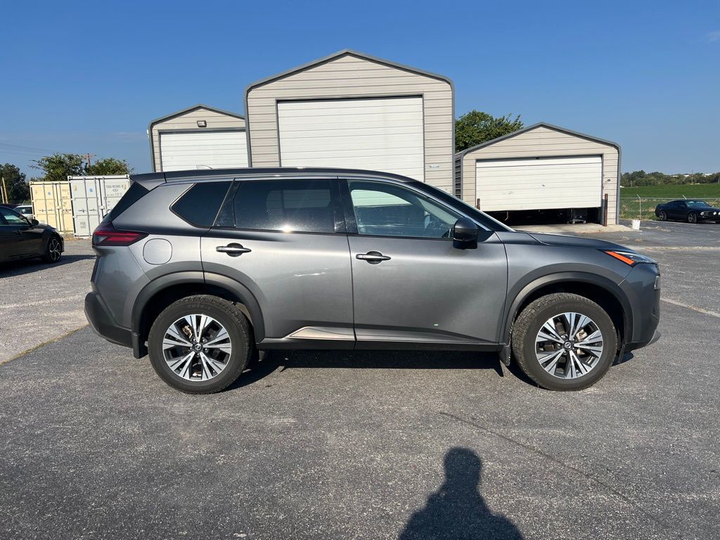 2021 Nissan Rogue SV photo 3
