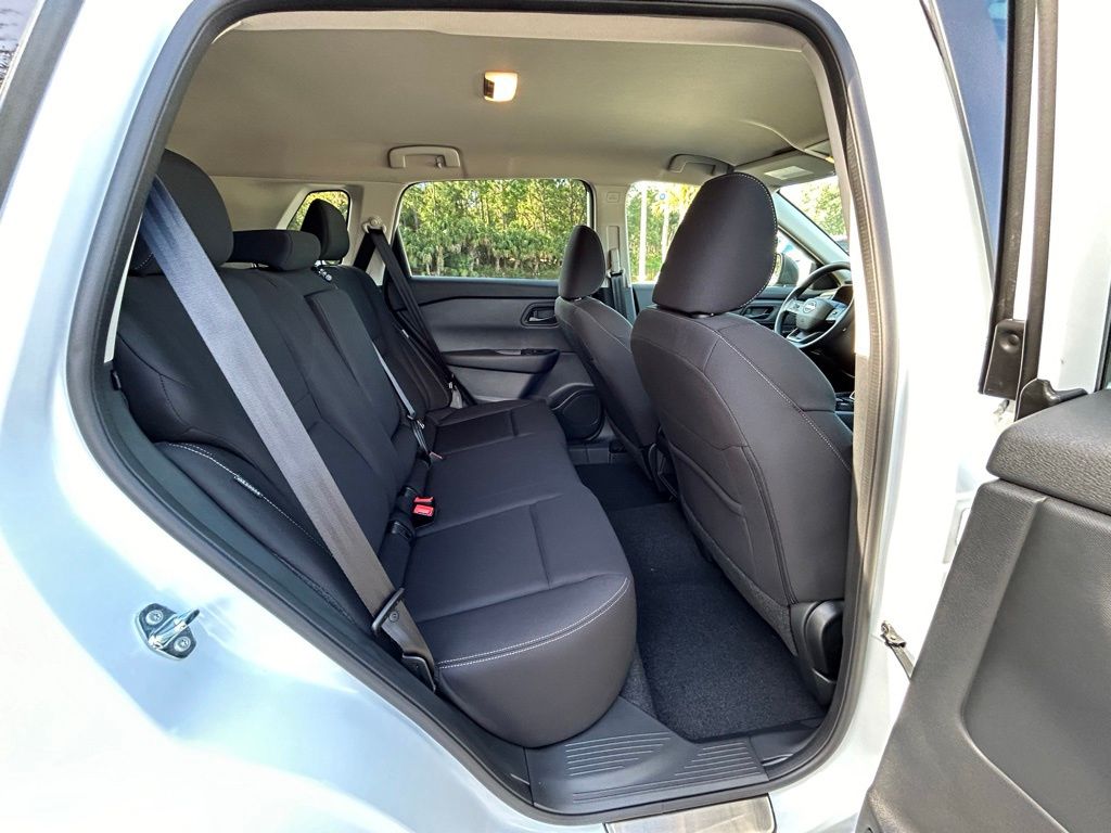 2025 Nissan Rogue S photo 25