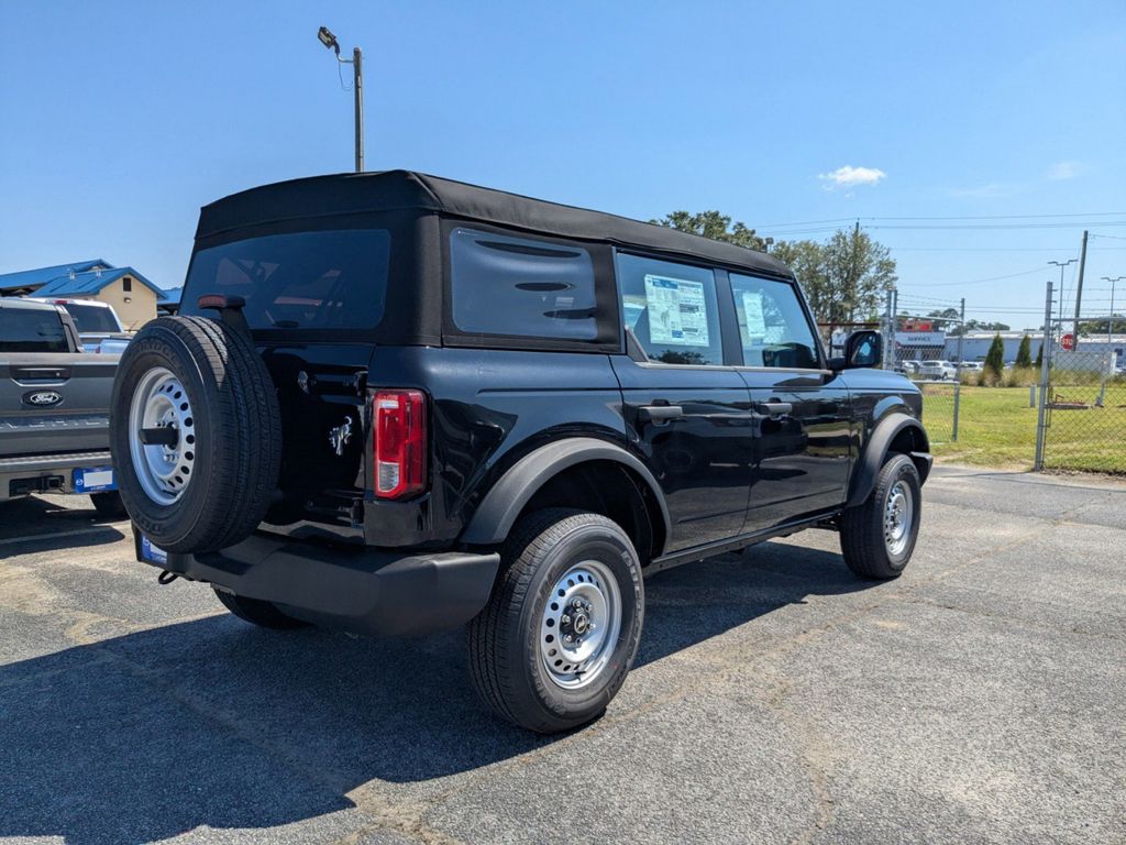 2025 Ford Bronco Base photo 3