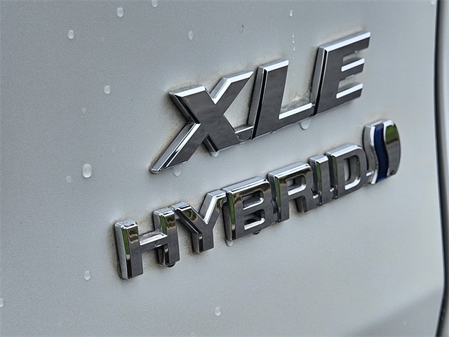 2023 Toyota RAV4 Hybrid XLE Premium photo 13