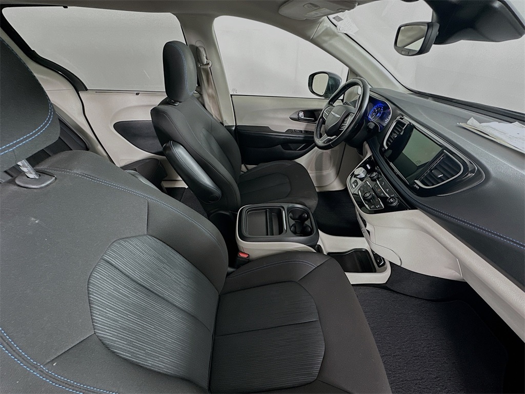 2021 Chrysler Pacifica Touring photo 26