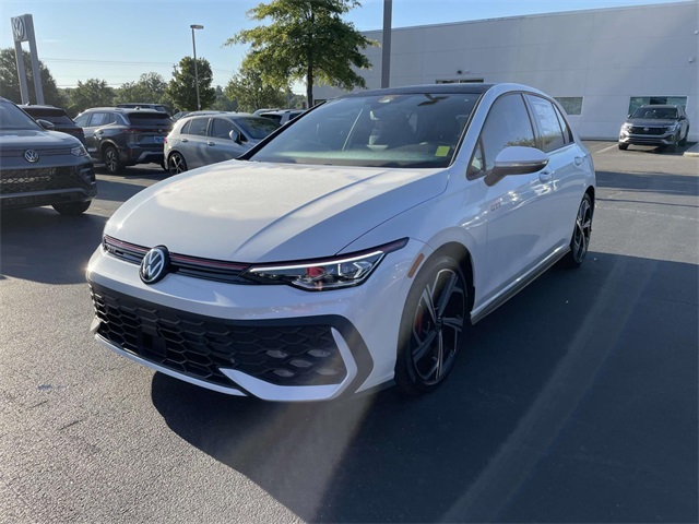 2025 Volkswagen Golf GTI SE photo 3