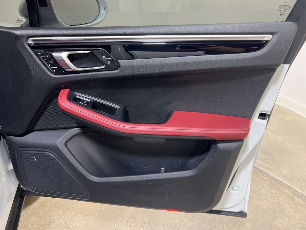 2023 Porsche Macan Base photo 21