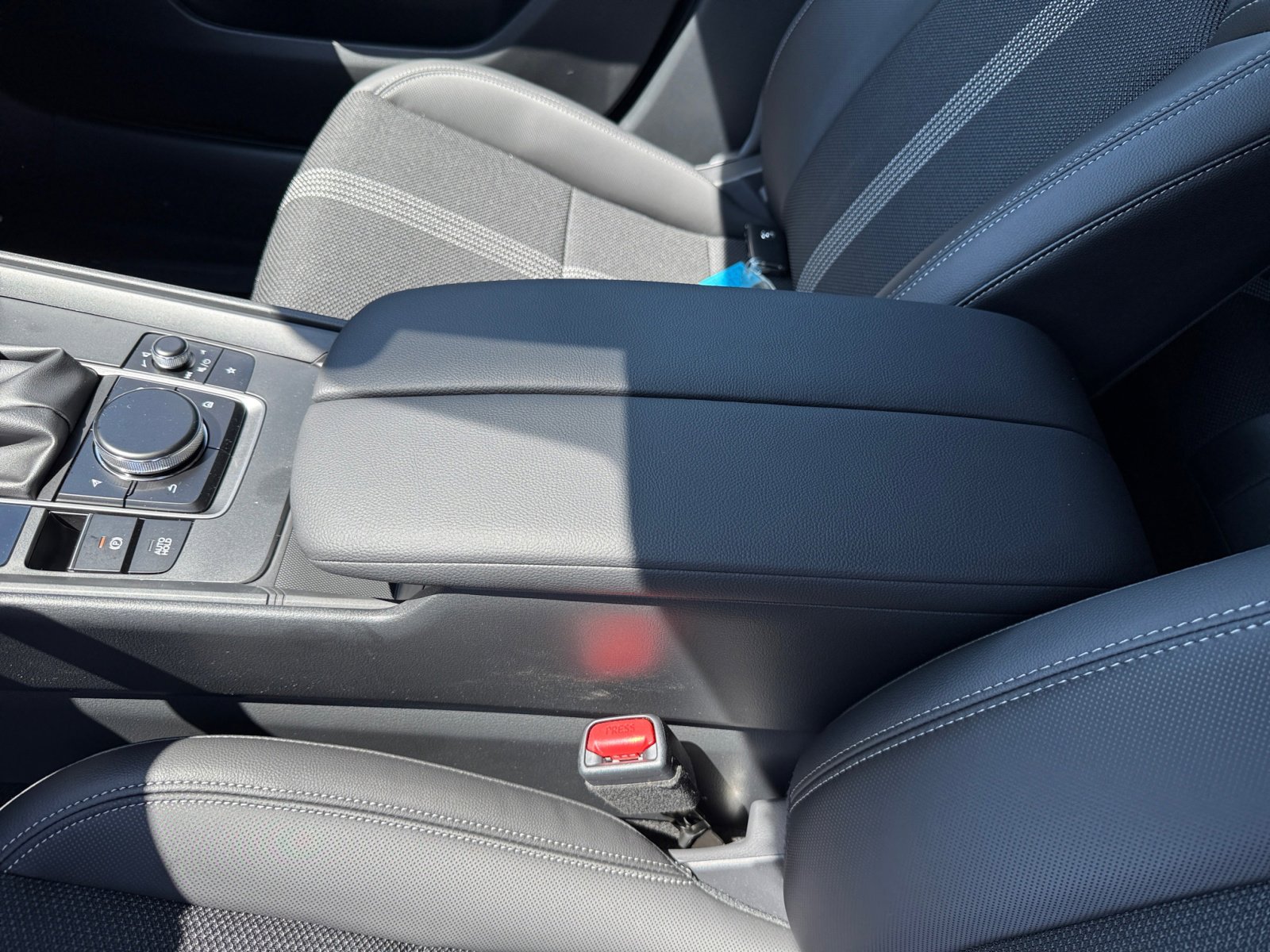 2025 Mazda CX-50 2.5 Select photo 14