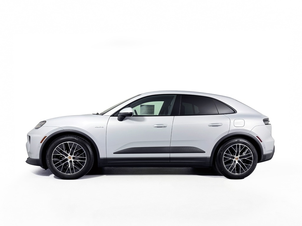 Used 2025 Porsche Macan Base with VIN WP1AD2XA7SL075150 for sale in Westbury, NY