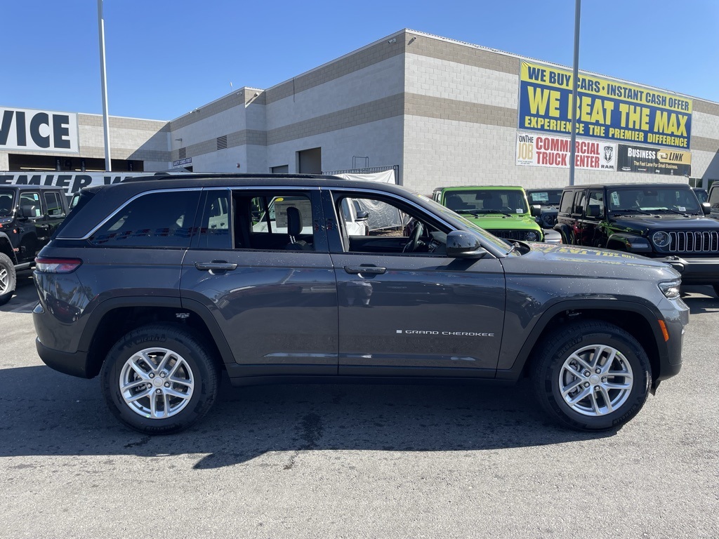 2025 Jeep Grand Cherokee Laredo X photo 7