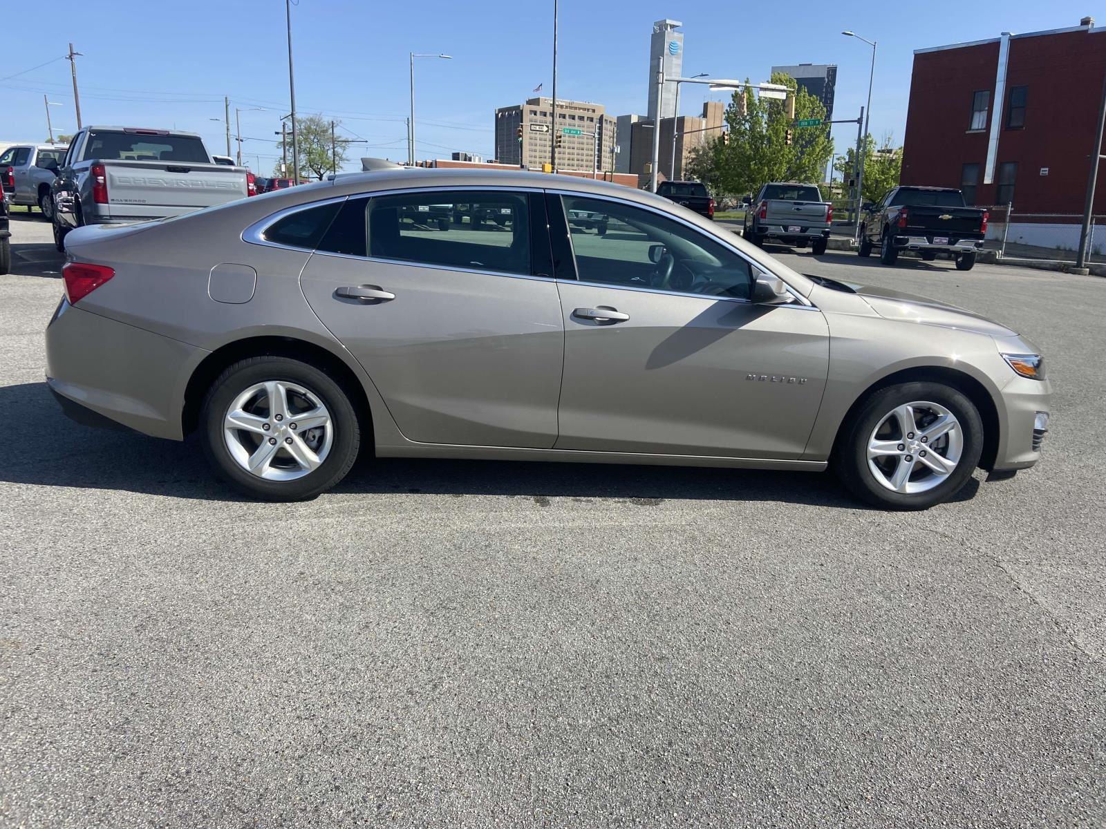 2024 Chevrolet Malibu 1LT photo 4