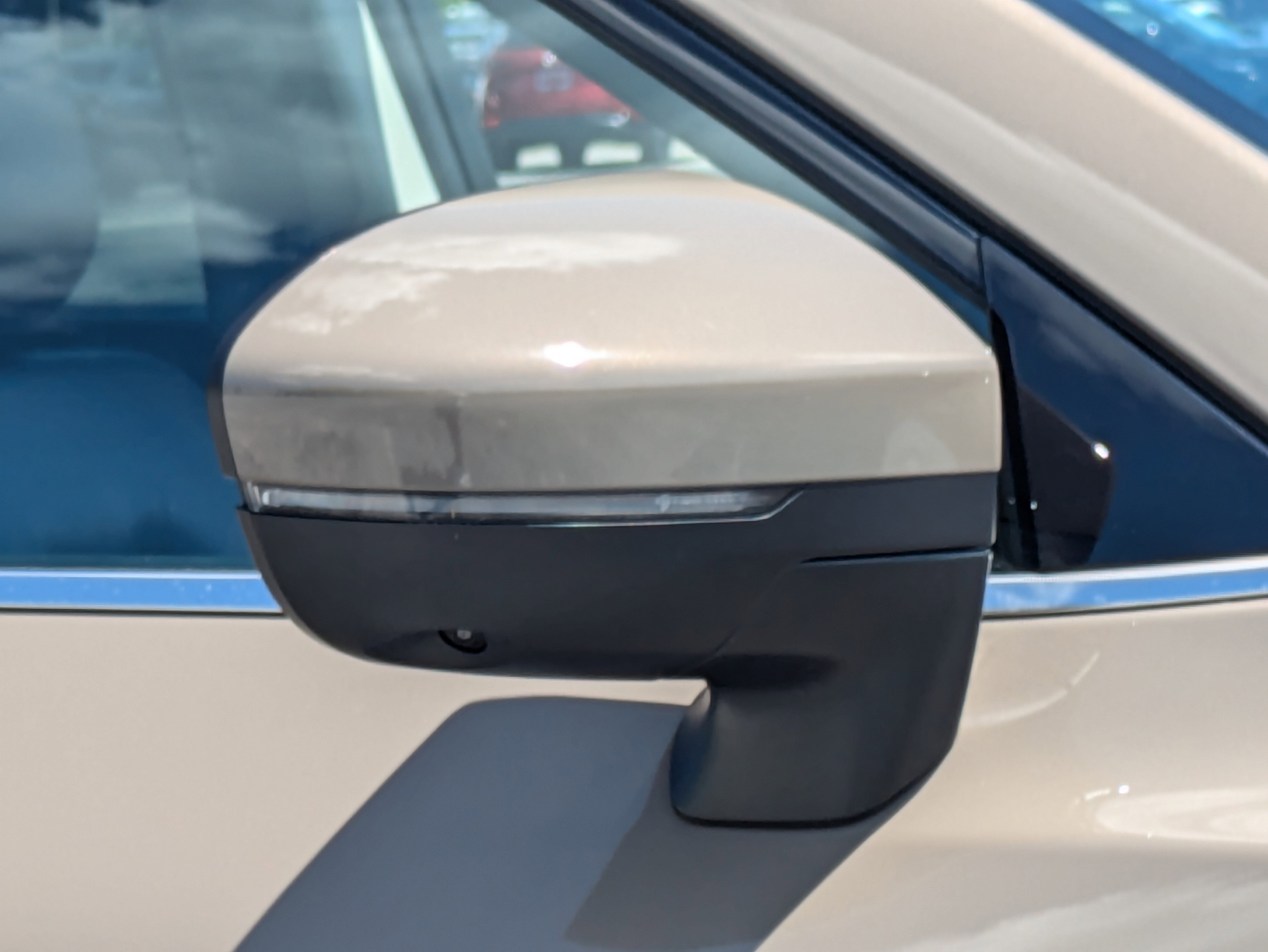 2023 Nissan Pathfinder Platinum photo 3