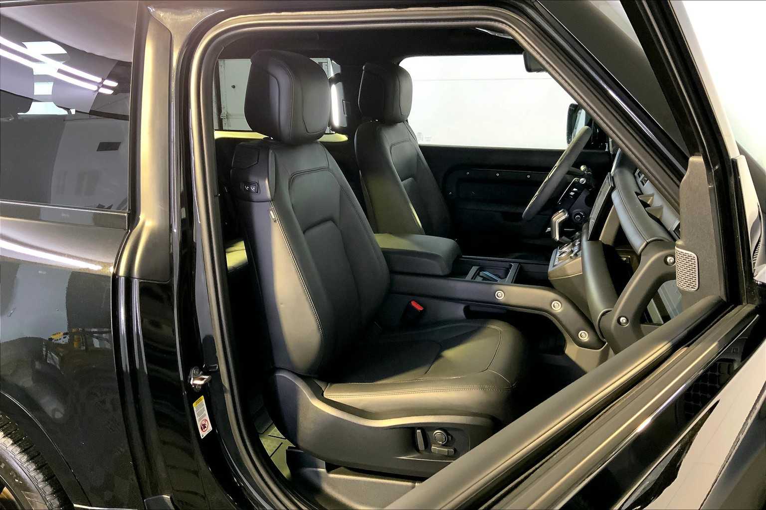 2023 Land Rover Defender V8 photo 18