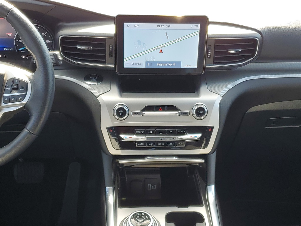 2022 Ford Explorer XLT photo 21