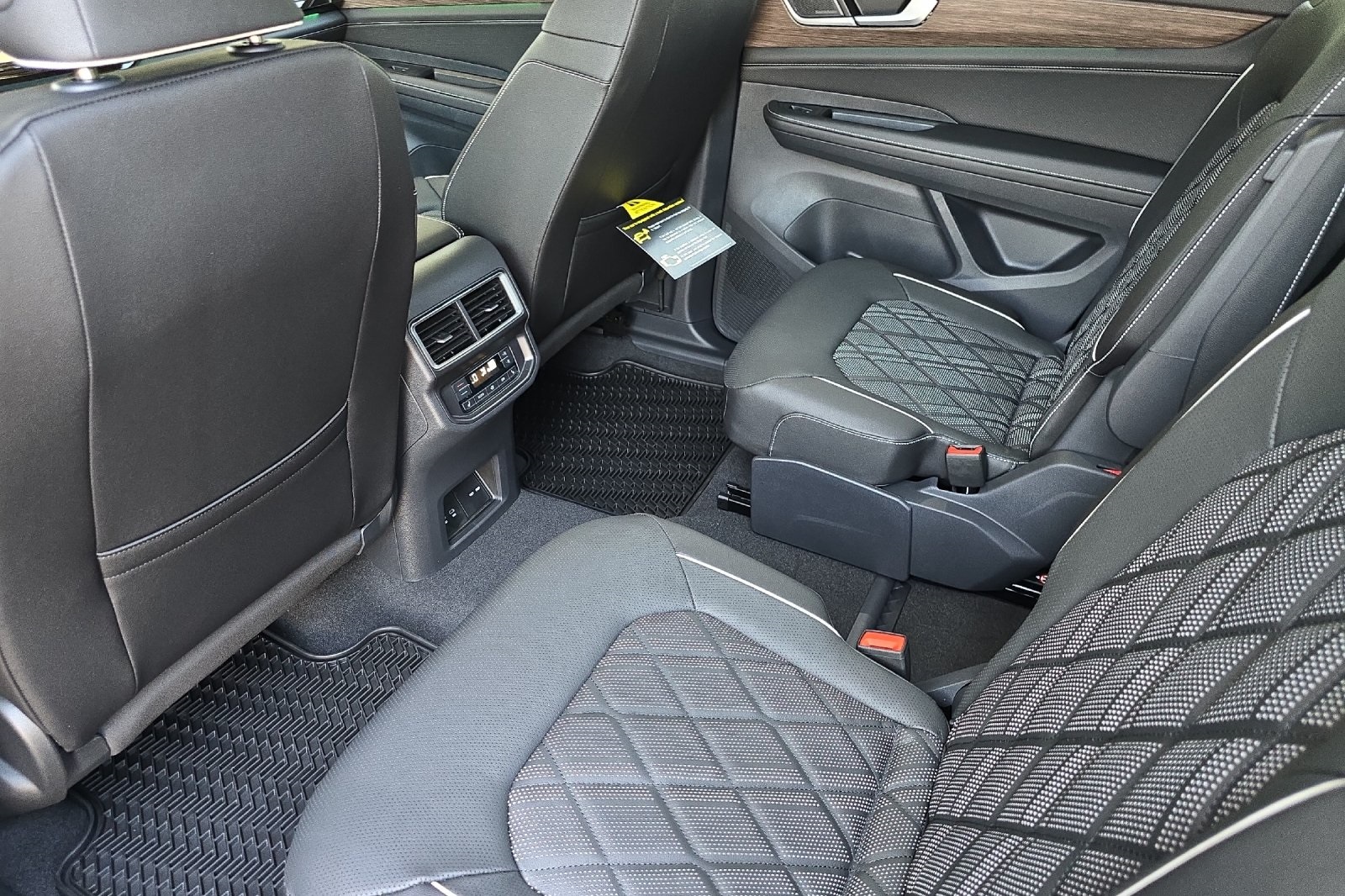 2025 Volkswagen Atlas SEL Premium R-Line photo 11