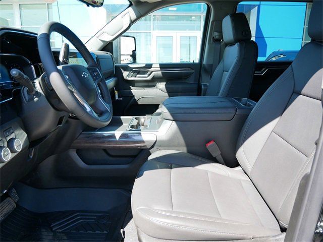 2025 Chevrolet Silverado 3500HD LTZ photo 4