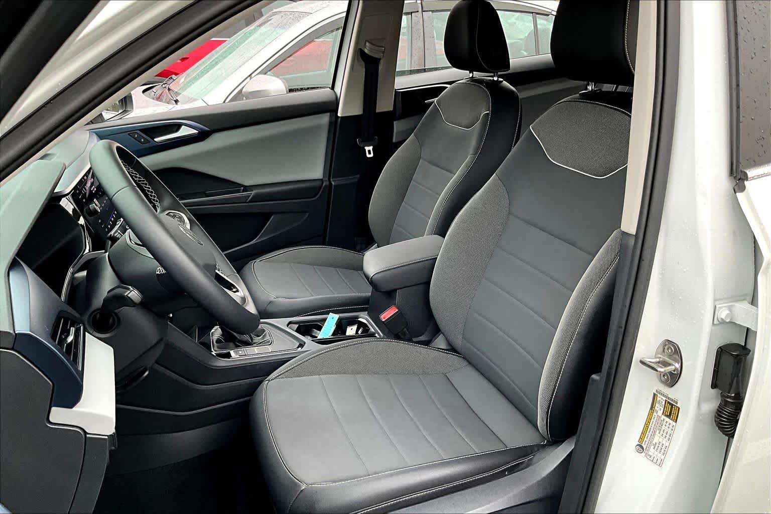 2023 Volkswagen Taos SE photo 4