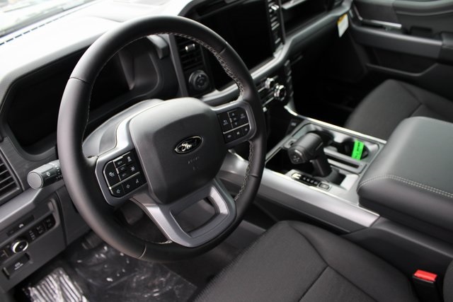 2025 Ford F-150 XLT photo 2