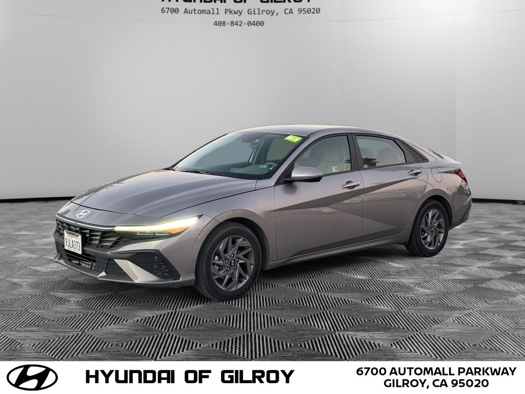 2024 Hyundai Elantra SEL's photo