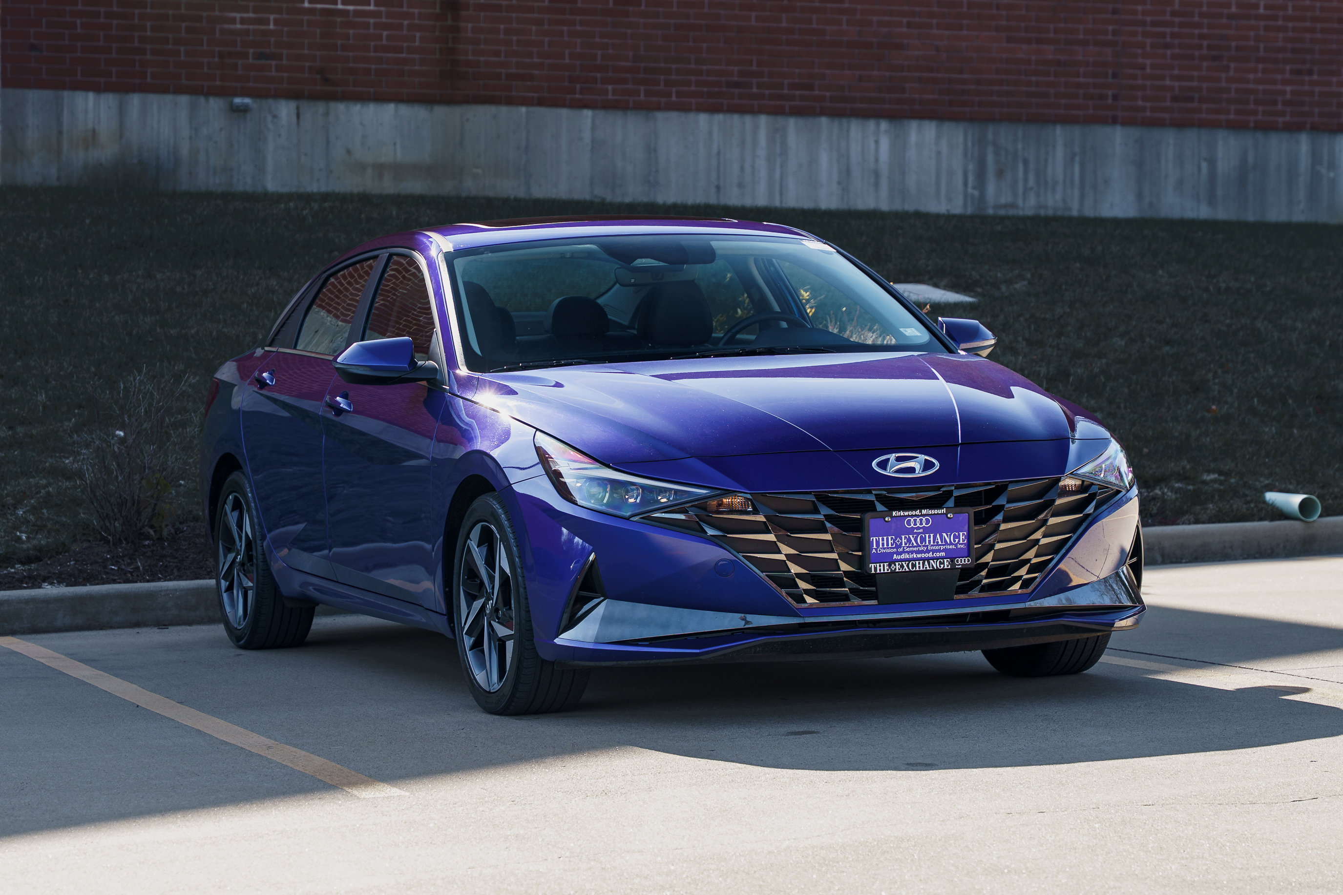 2023 Hyundai Elantra Limited photo 2