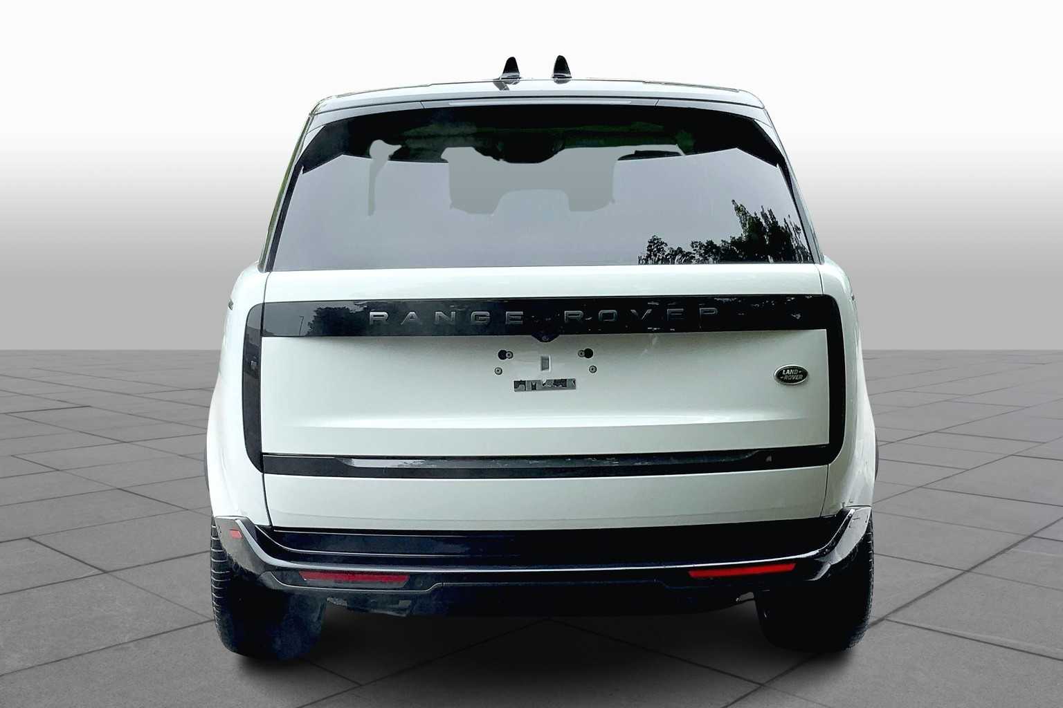 2023 Land Rover Range Rover SE photo 4