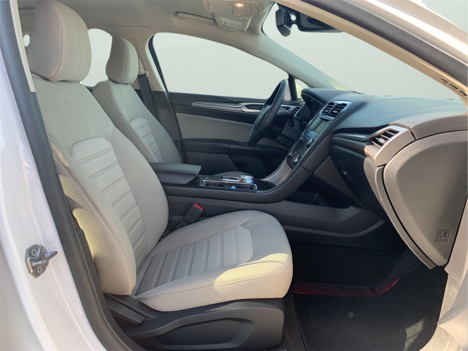 2020 Ford Fusion S photo 28