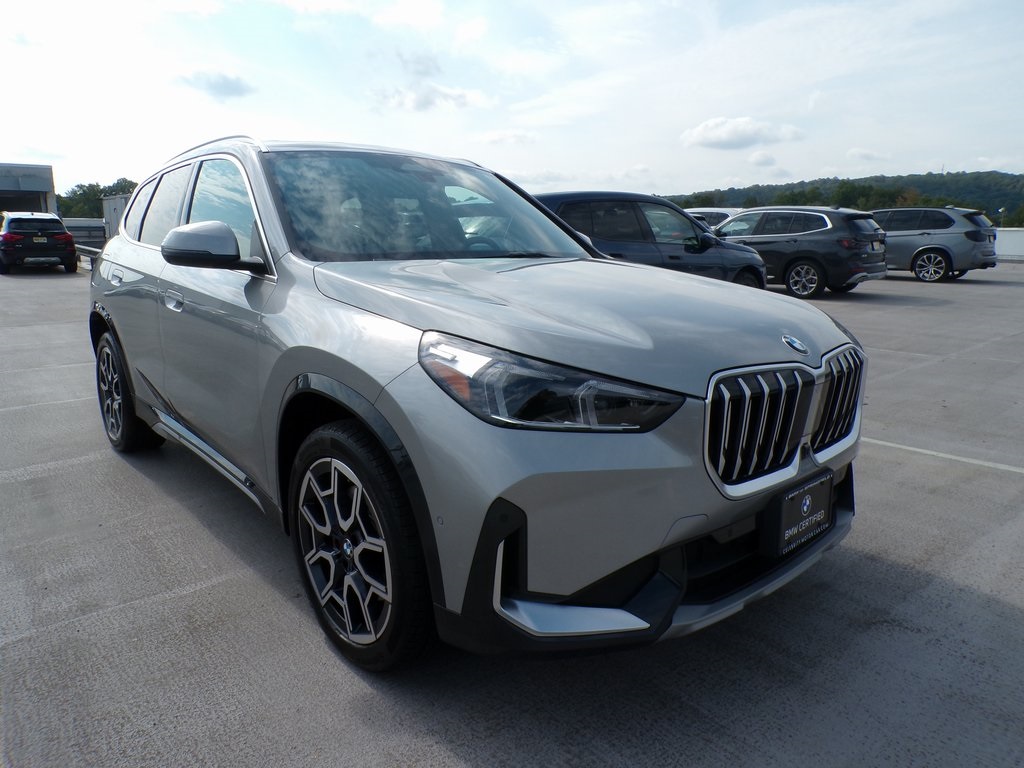 2025 BMW X1 28i's photo