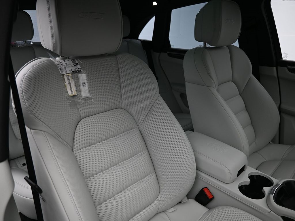 2026 Porsche Macan GTS photo 15