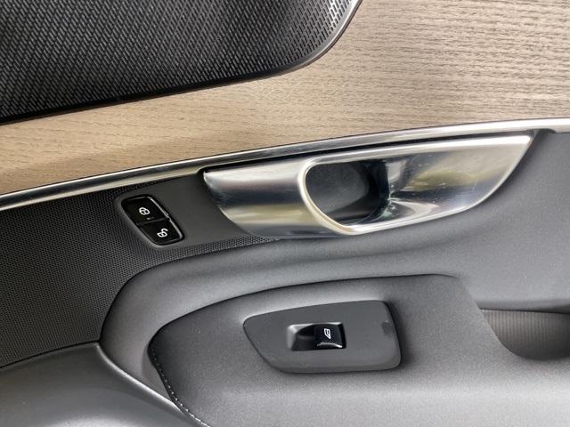 2025 Volvo XC90 T8 AWD Plus photo 12