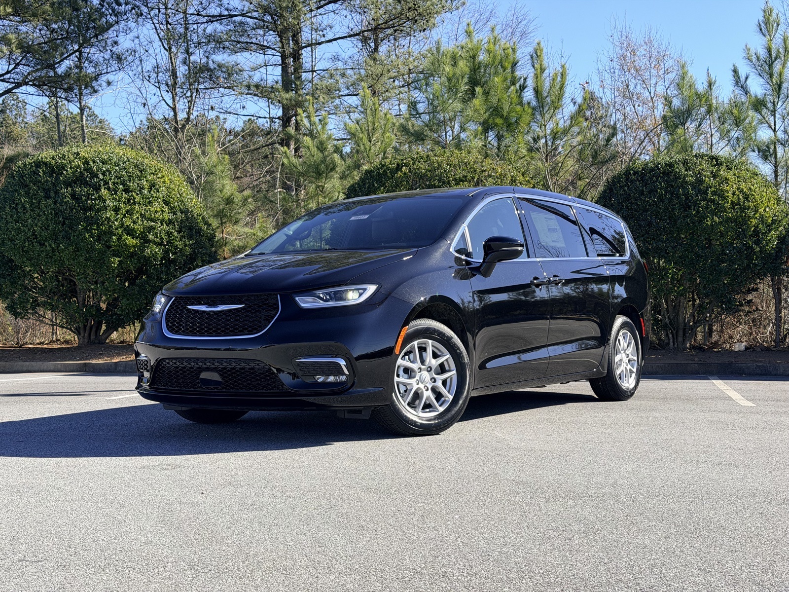 2026 Chrysler Pacifica Select's photo