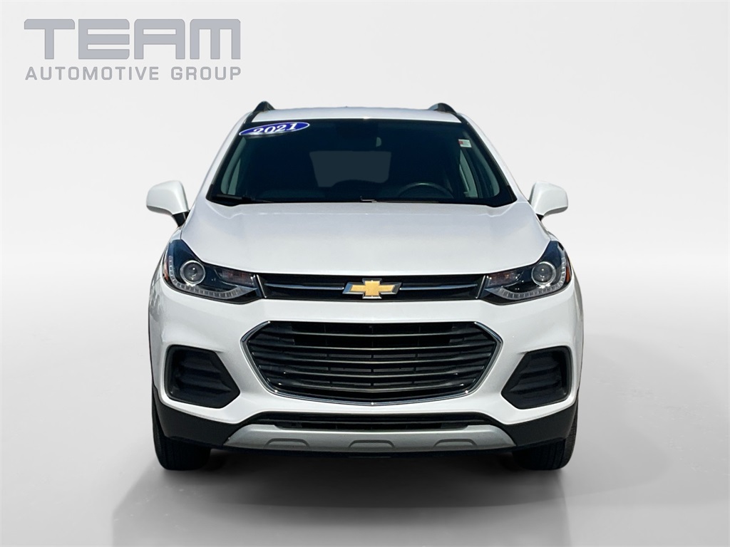 2022 Chevrolet Trax LT photo 2