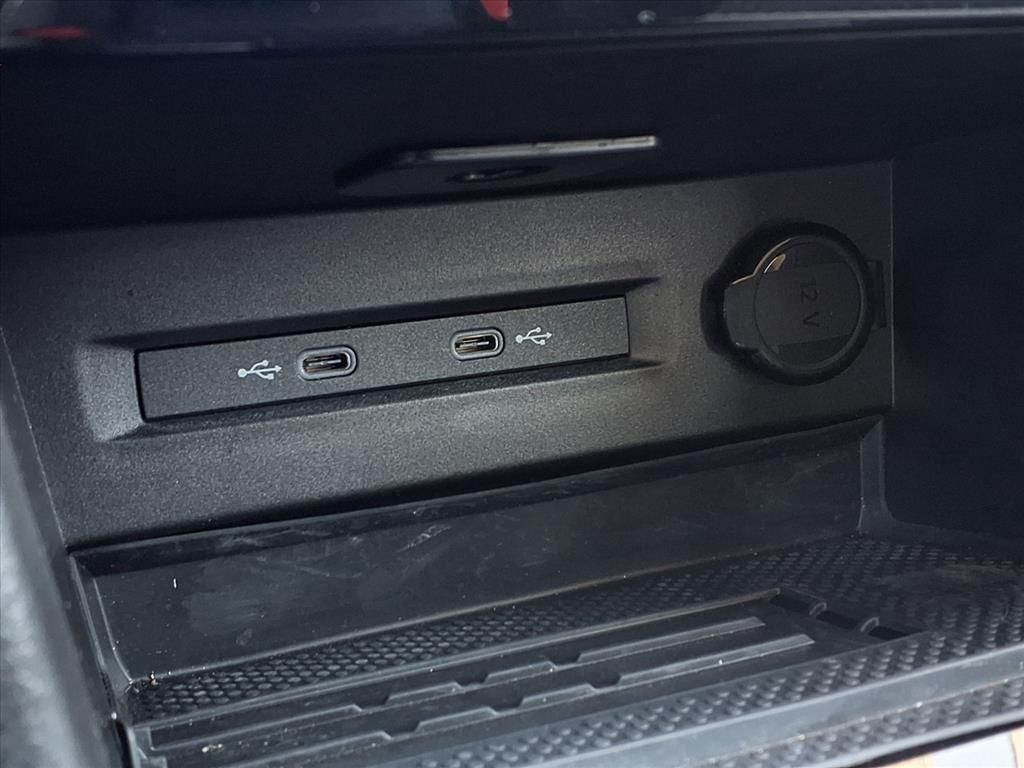 2025 Volkswagen Taos SE photo 8