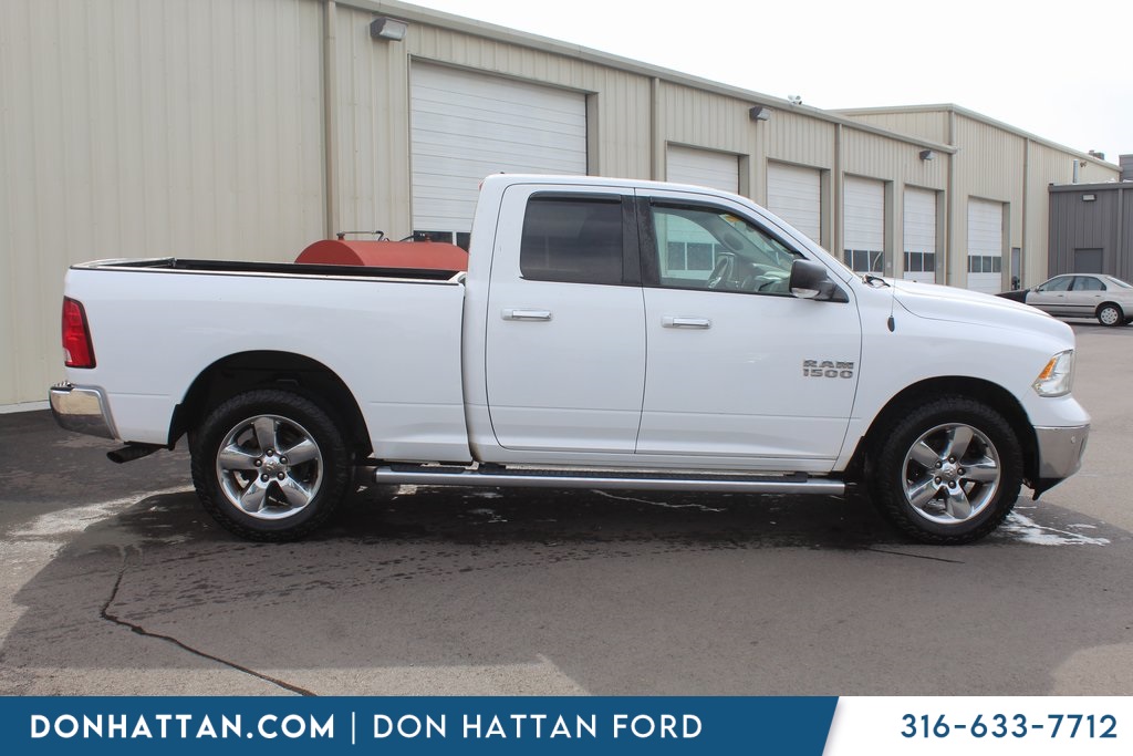 2016 Ram 1500 SLT photo 4
