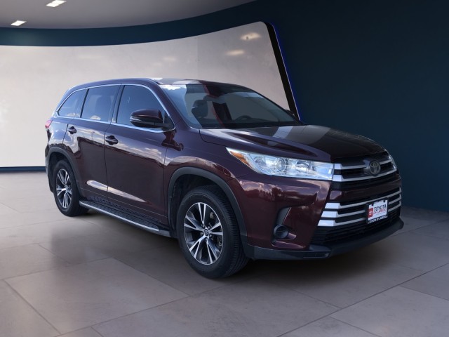 2018 Toyota Highlander LE photo 5