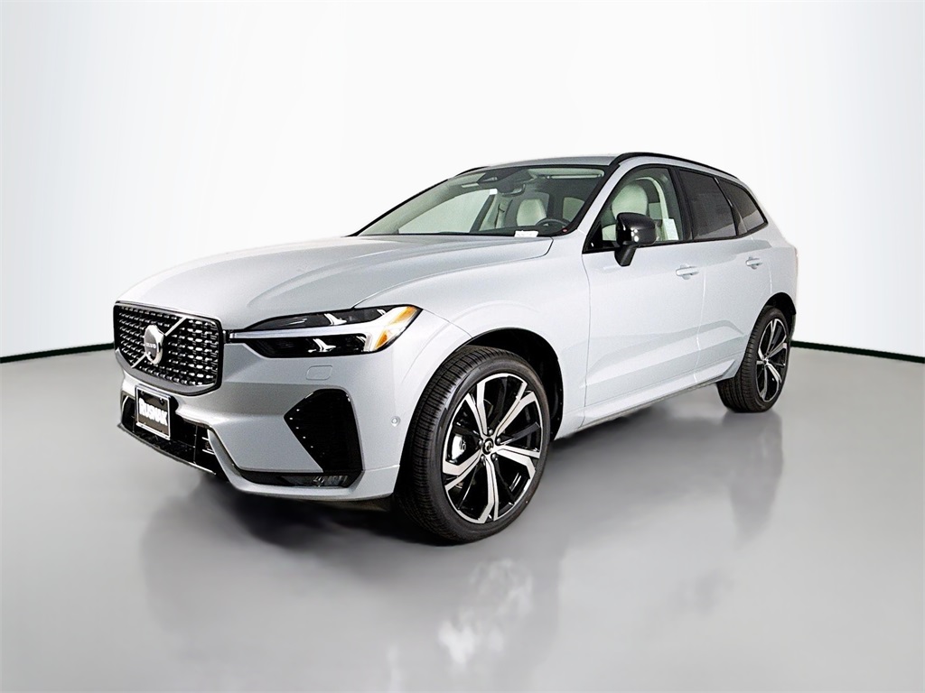 2025 Volvo XC60 B5 photo 3
