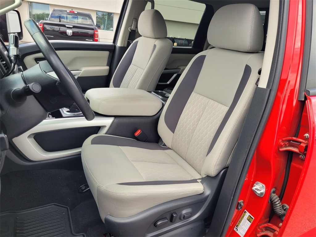 2023 Nissan Titan SV photo 5